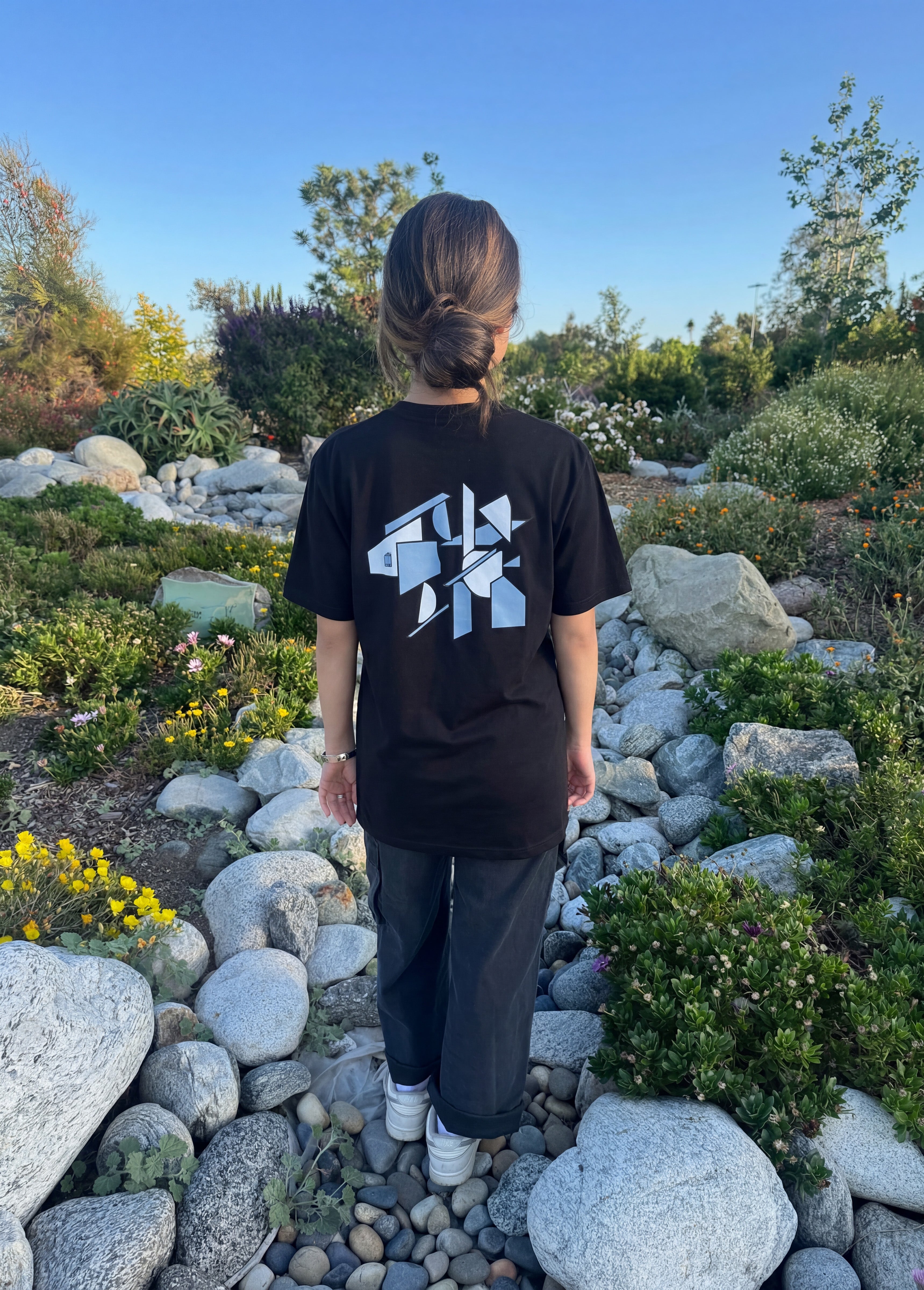 Gracia II T-shirt in black, back print with blue-and-white geometric graphic