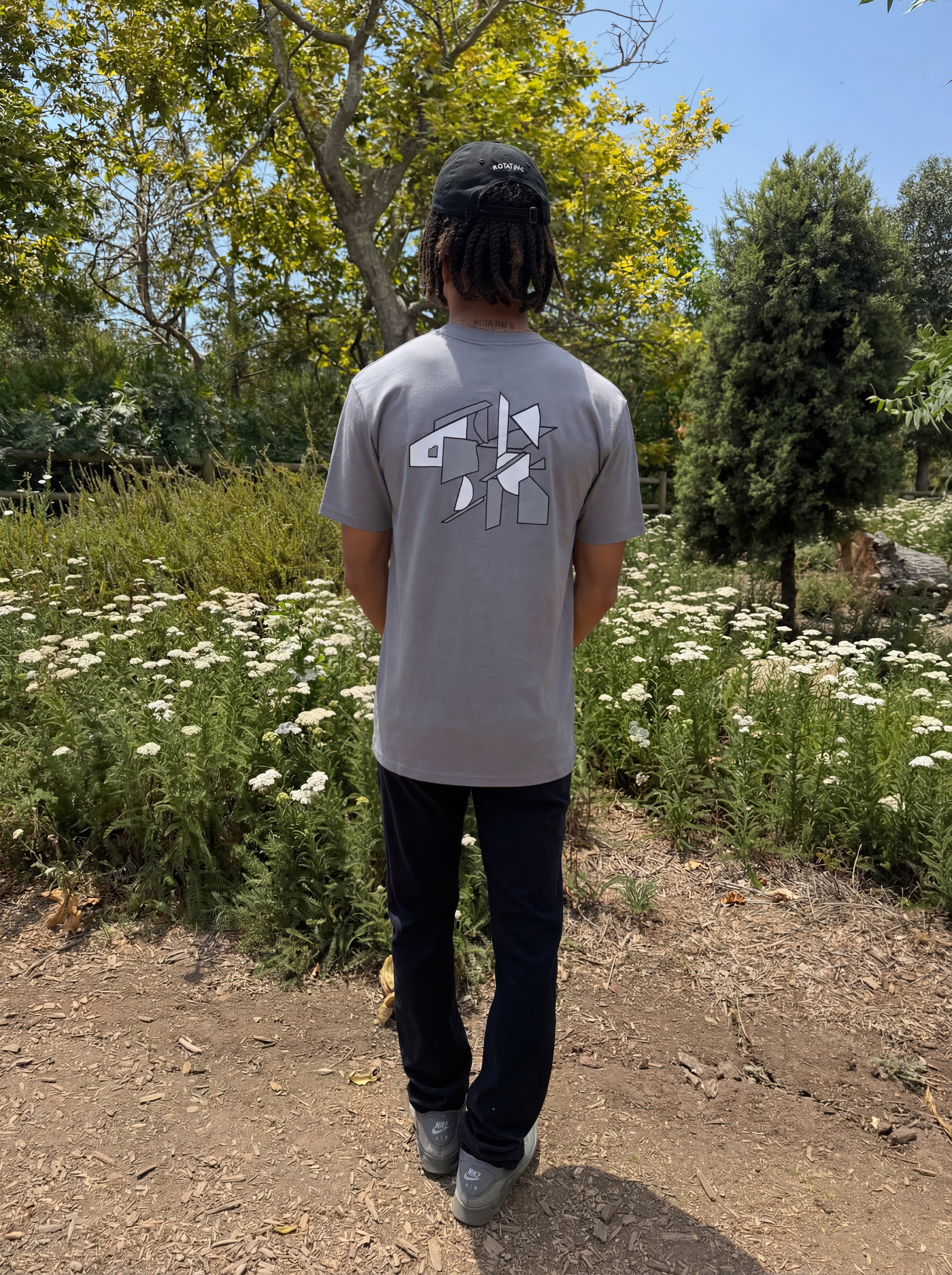 Gray T-shirt with large back graphic, crew neck, short sleeves